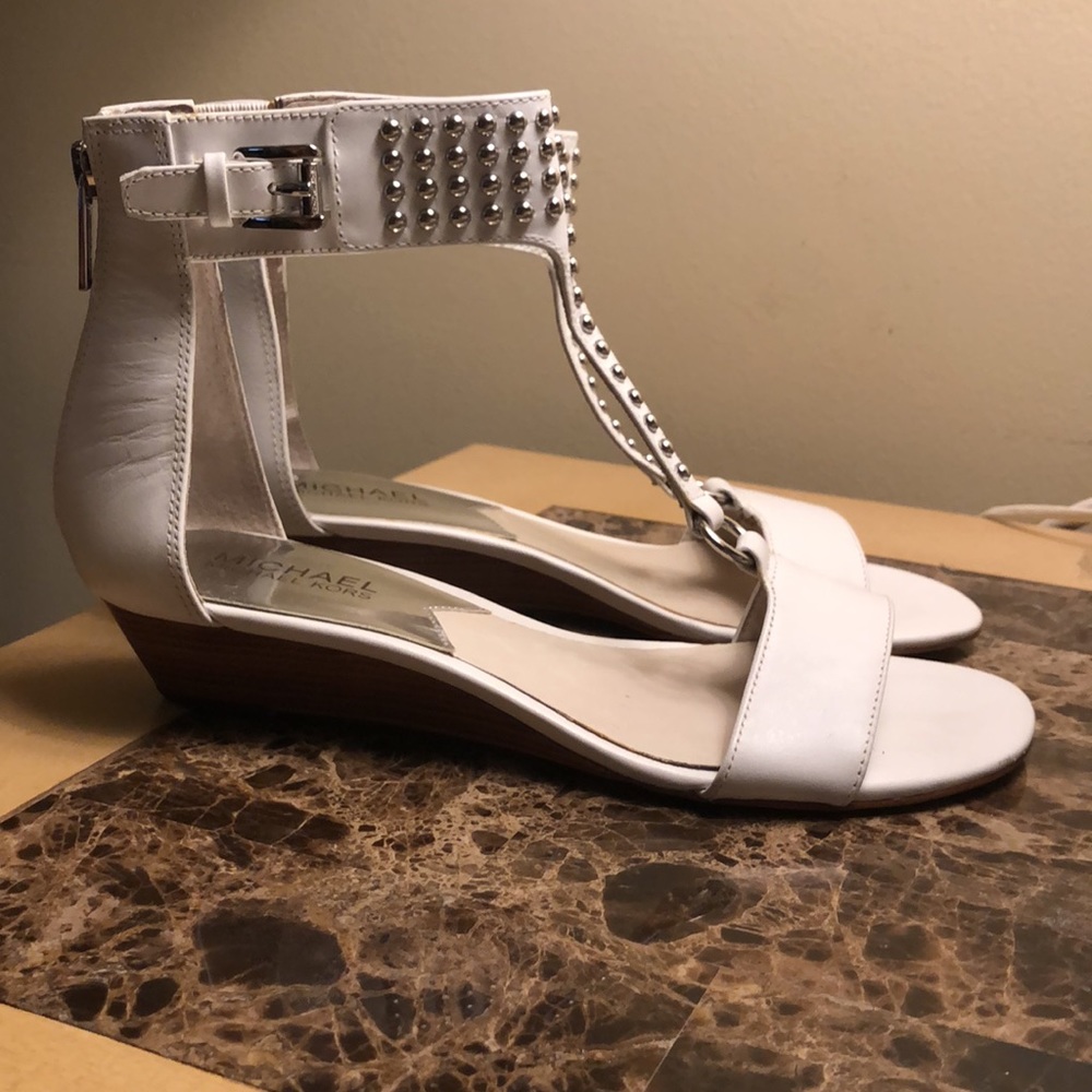 Michael kors White Sandal. Size 7.